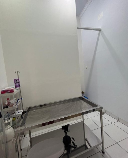Meja periksa stainless steel di pet hotel terdekat